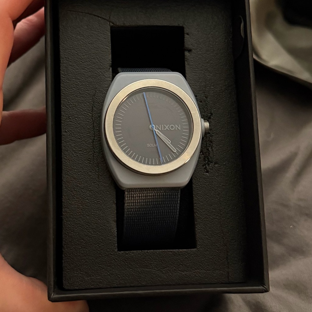 ❌SOLD❌Nixon Light Wave Gray H2O Watch